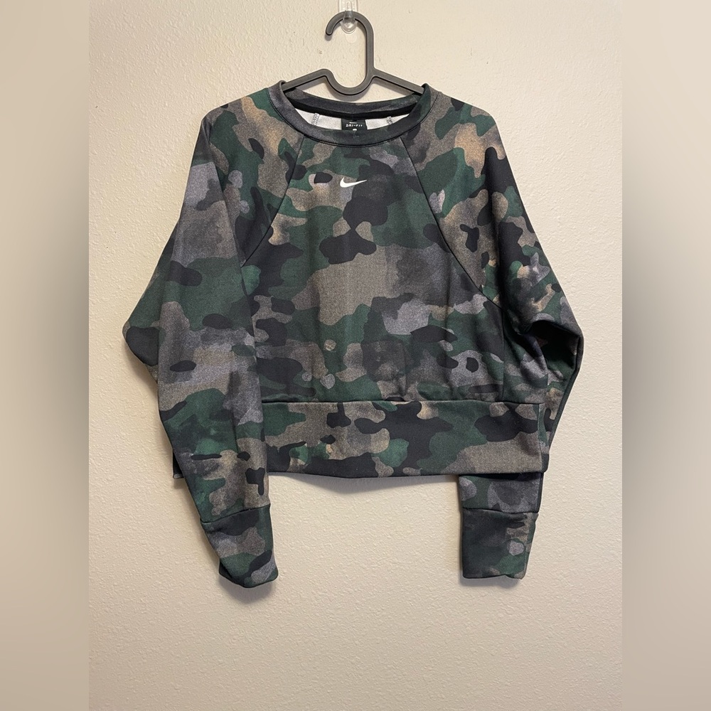 Nike Cropped Camo Crew Neck Sweatshirt, Small